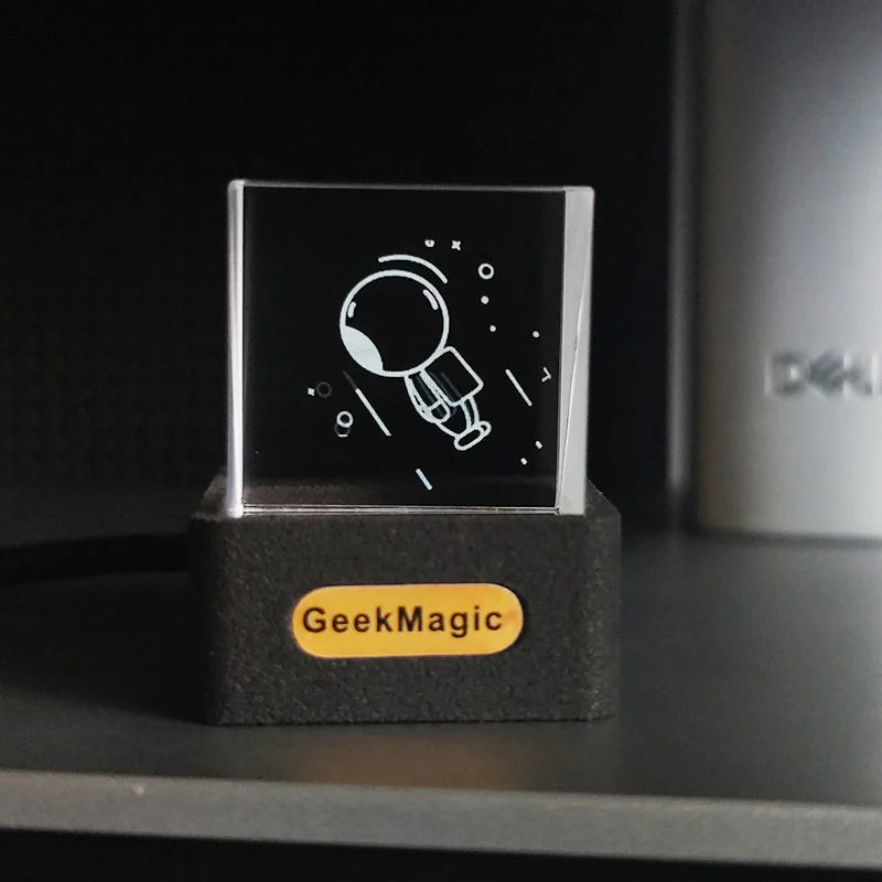 Crystal Holographic Display Cube